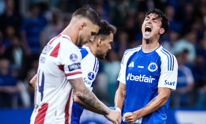 Dinenno atuou por cerca de 30 minutos contra o Unión