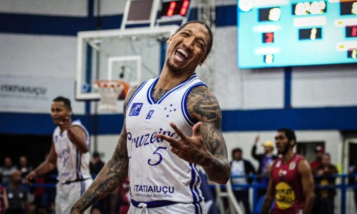 Dominique Coleman, ala do Cruzeiro Basquete.