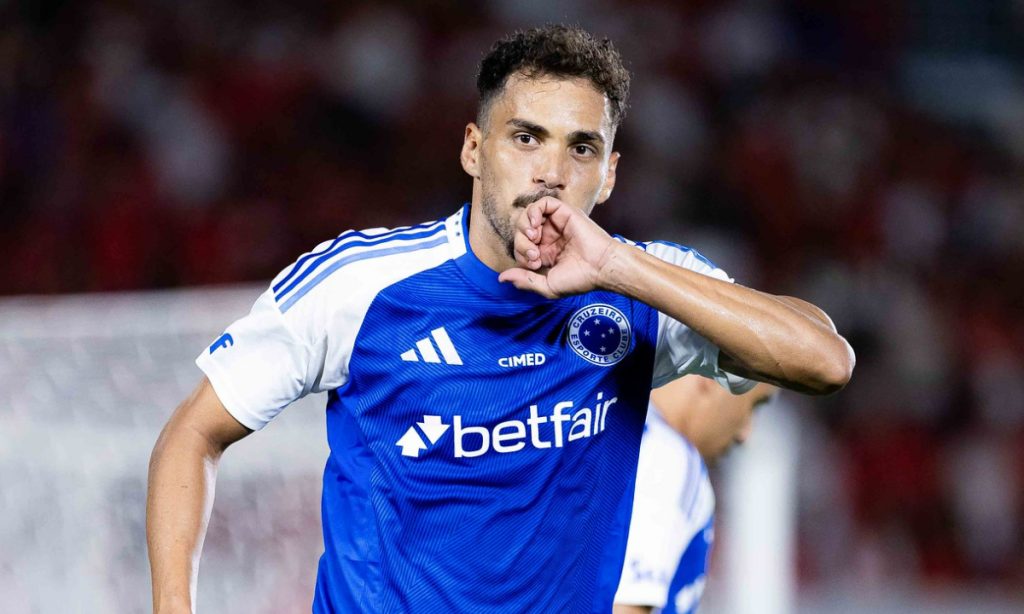 Eduardo marcou dois gols contra o Vila Nova-GO