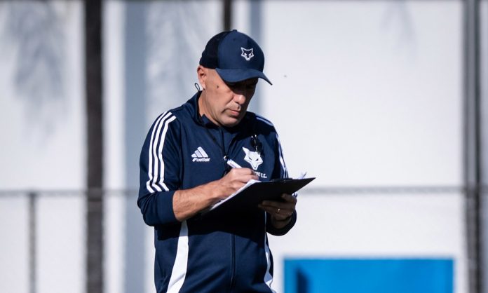 Leonardo Jardim em treino do Cruzeiro na Toca II