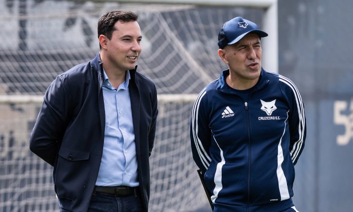 Cruzeiro está mapeando o mercado em busca de um zagueiro