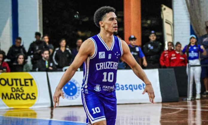 Cassiano Nunes, armador do Cruzeiro Basquete.