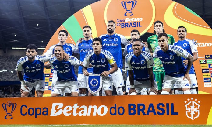 Time do Cruzeiro antes de jogo pela Copa do Brasil