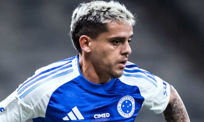 Fagner foi titular contra o Unión Santa Fe-ARG