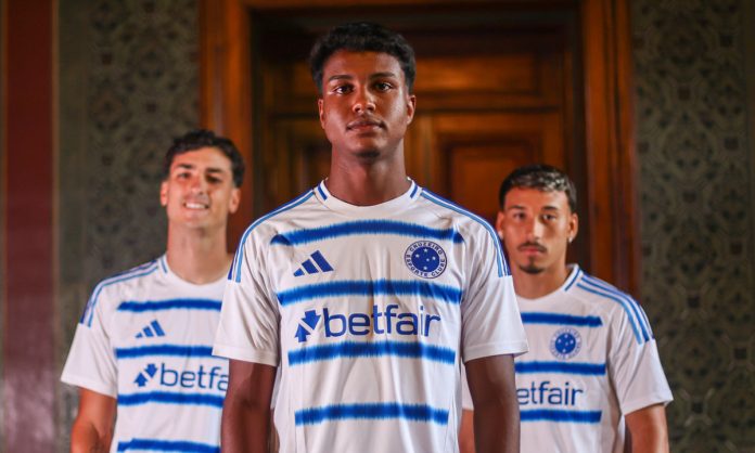 Cruzeiro e Adidas lançaram segundo uniforme para 2025