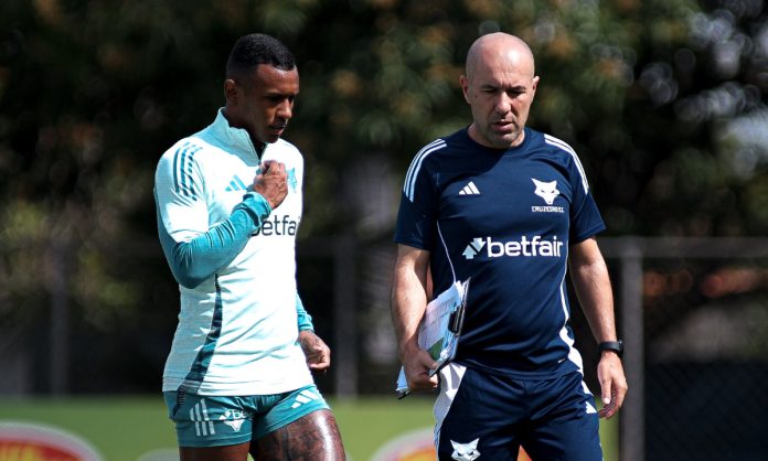 Marquinhos conversa com Jardim em treino do Cruzeiro