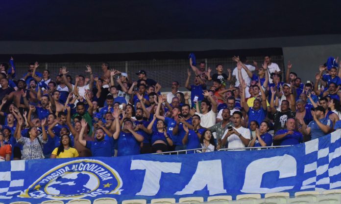 Torcida do Cruzeiro no Castelão, em Fortaleza