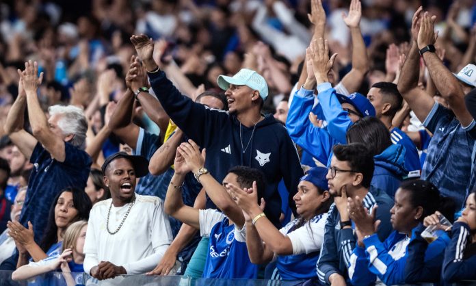Torcida do Cruzeiro no duelo com o Unión Santa Fe, no Mineirão