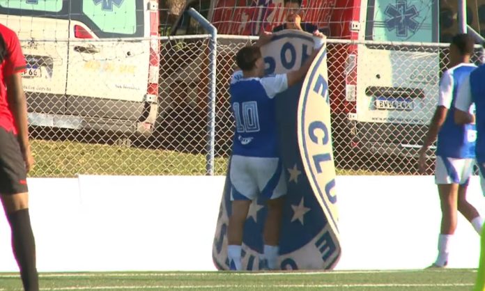 Baptistella marcou dois gols e deu uma assistência