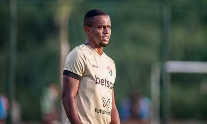 Carlos Eduardo não é mais jogador do Vitória, adversário do Cruzeiro