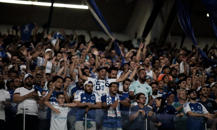 Cruzeirenses no Mineirão contra Palmeiras Mais de 57 mil cruzeirenses foram ao Mineirão