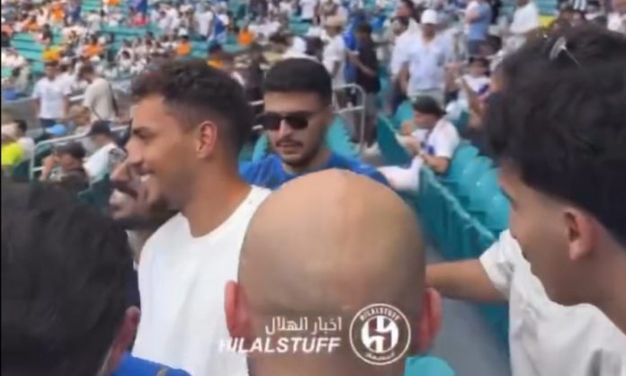 Eduardo esteve presente nas arquibancadas do Hard Rock Stadium.
