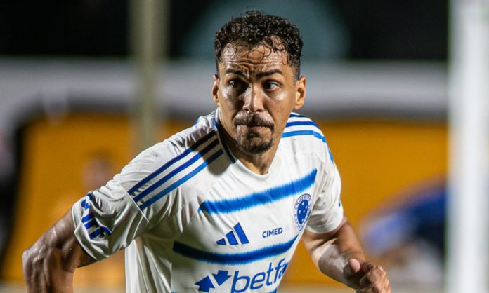 Eduardo foi expulso contra o Vitória