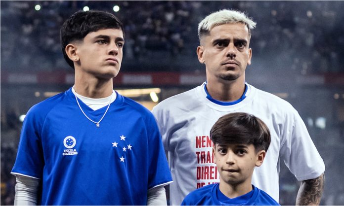 Fagner e Henrique Lemos antes de jogo do Cruzeiro