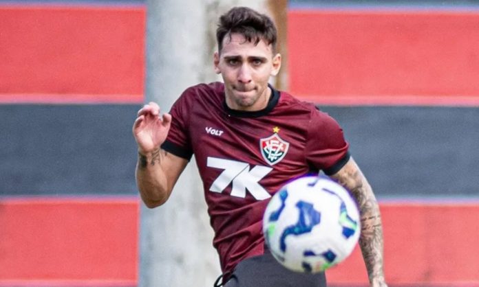 Gustavo Silva voltou a treinar no Vitória