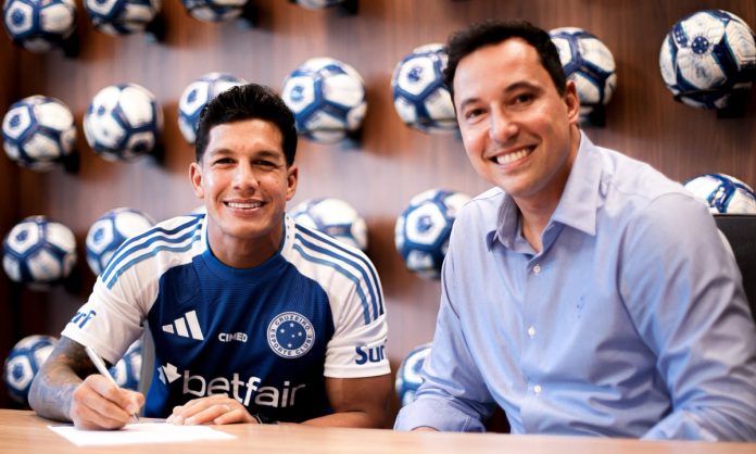 Lucas Romero renovou contrato com o Cruzeiro