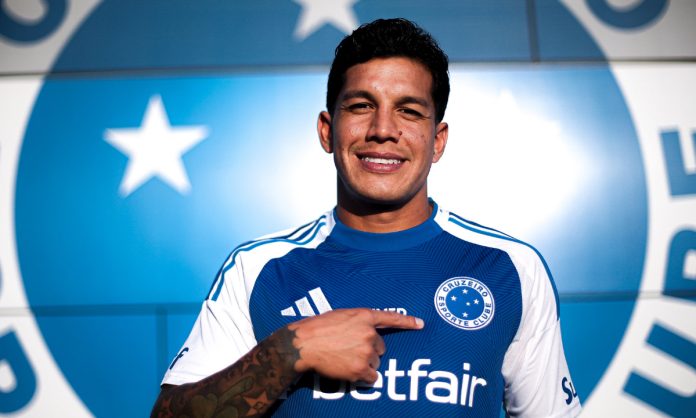 Lucas Romero renovou com o Cruzeiro Lucas Romero tem contrato com o Cruzeiro até o fim de 2027