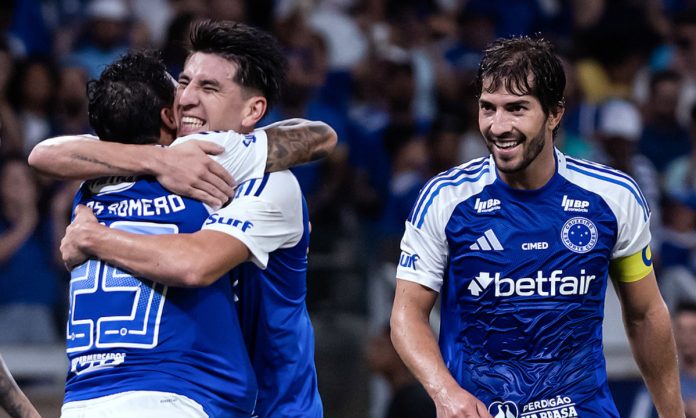 Villalba celebra vitória do Cruzeiro com Romero e Lucas Silva
