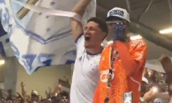 Luvannor na torcida do Cruzeiro Luvannor no meio da torcida do Cruzeiro contra o Palmeiras