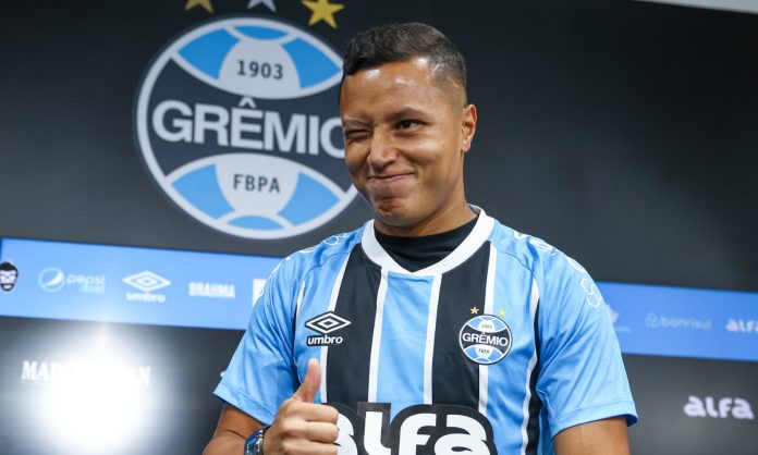 Marlon, lateral do Grêmio (Foto: Lucas Uebel/Grêmio)