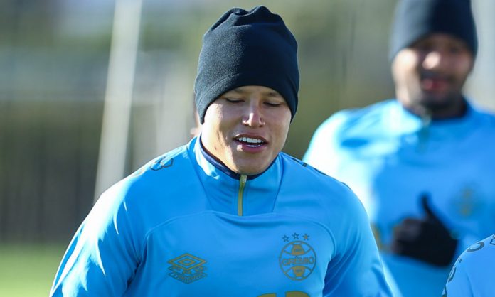 Marlon em treino do Grêmio no Rio Grande do Sul