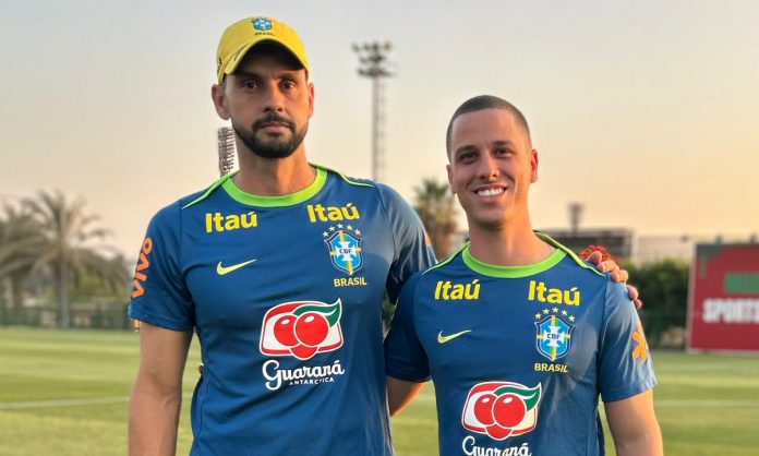 João Paulo Lacerda (preparador de goleiros) e Gabriel Elói (analista de desempenho)