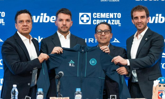 Nicolás Larcamón foi anunciado pelo Cruz Azul, do México