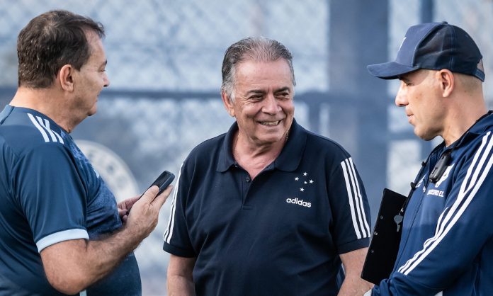 Paulo Pelaipe em conversa com Pedrinho e Jardim na Toca