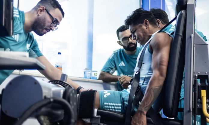 Romero em teste físico na Toca da Raposa II