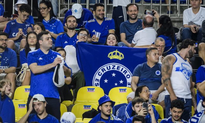 Torcedores do Cruzeiro no Kléber Andrade em 2024