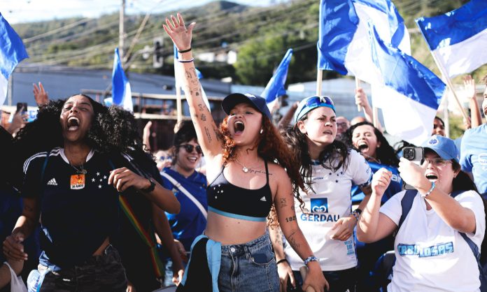 Torcida do Cruzeiro promete uma linda festa no jogo das Cabulosas Torcida do Cruzeiro fará outra linda festa no jogo das Cabulosas