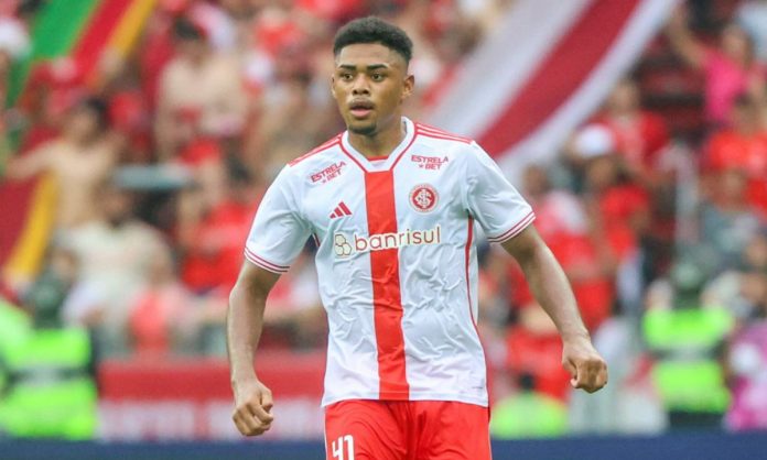 Victor Gabriel, zagueiro do Inter, interessa muito o Cruzeiro