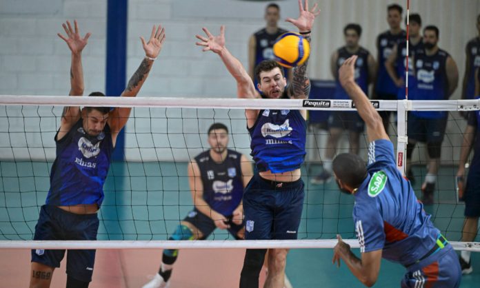 Wilian em ação diante do Wallace em jogo treino na última temporada