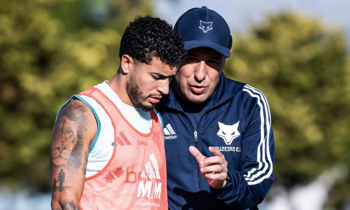 William em conversa com Leonardo Jardim
