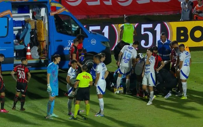 Jemerson, do Vitória, deixou Barradão de ambulância