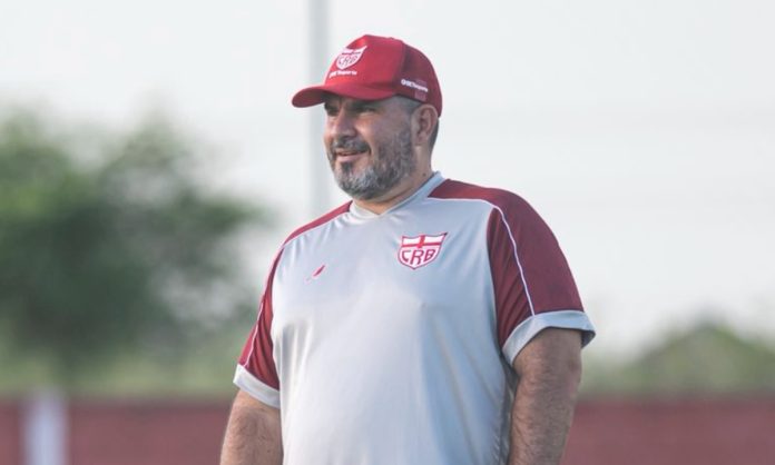 Eduardo Barroca comanda o CRB