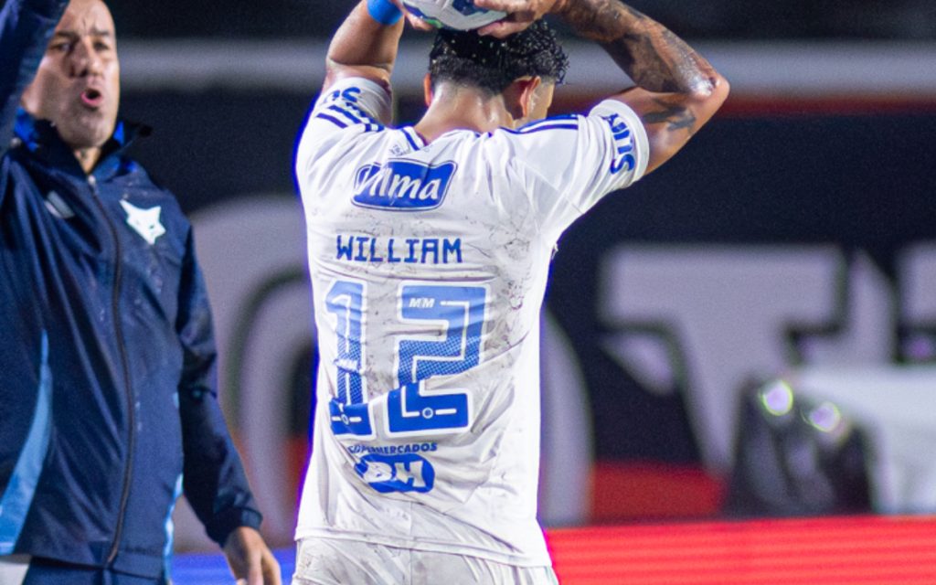 Parte de trás da nova camisa branca do Cruzeiro