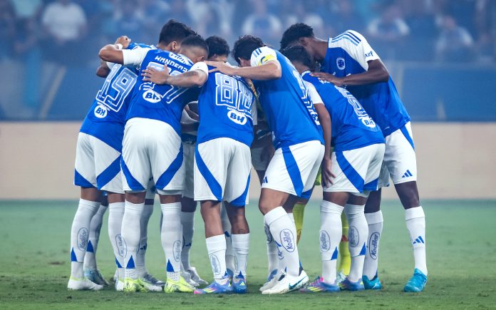 Jogadores do Cruzeiro em partida no Mineirão