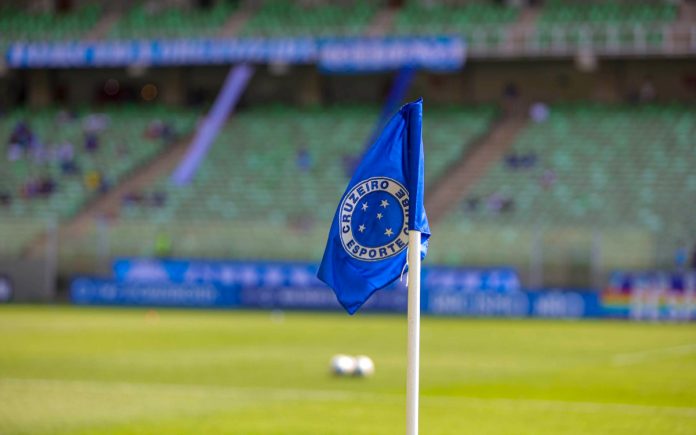 cruzeirobandeirinhaindependência Cruzeiro receberá Bragantino no Independência, pelo Brasileirão Feminino