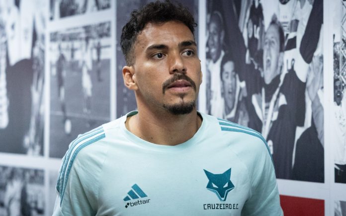 Eduardo, meio-campista do Cruzeiro