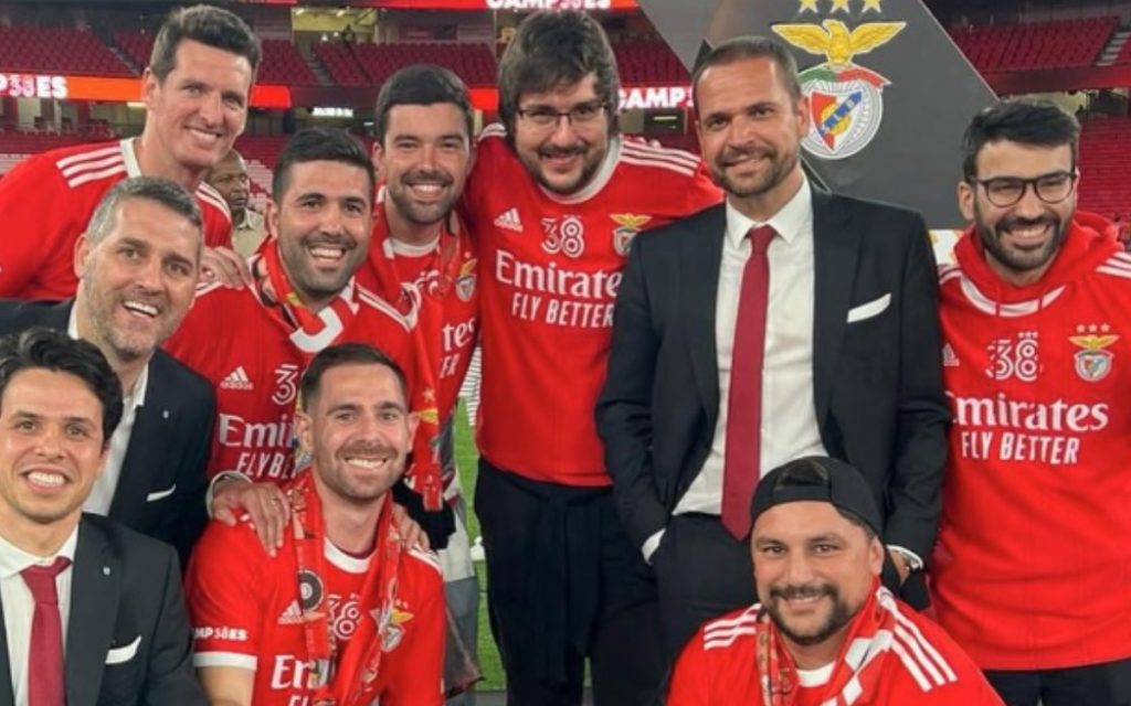 Equipe de scout do Benfica, entre eles Tomás Amaral e Joaquim Pinto, após conquista do Português de 2023 