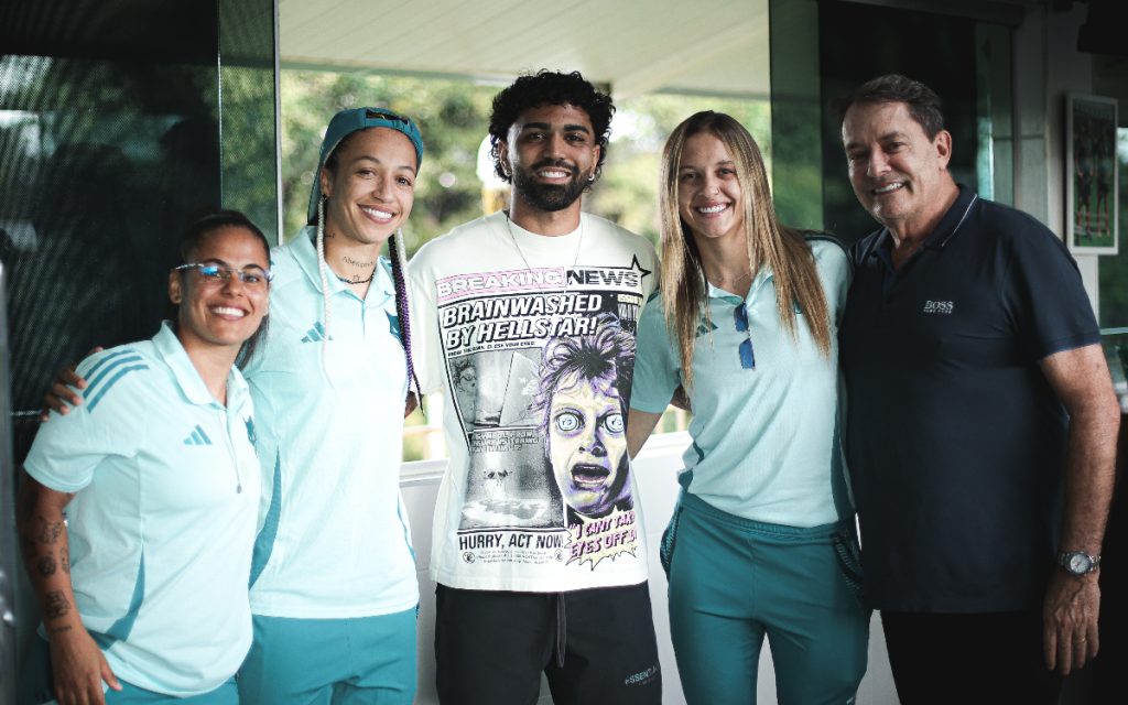 Vanessinha, Byanca Brasil, Gabigol, Vitória Calhau e Pedrinho no jogo do Cruzeiro Feminino