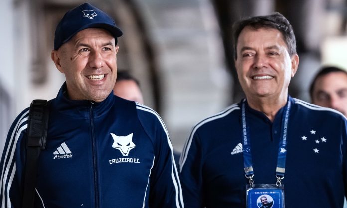 Leonardo Jardim ao lado de Pedro Lourenço no Mineirão