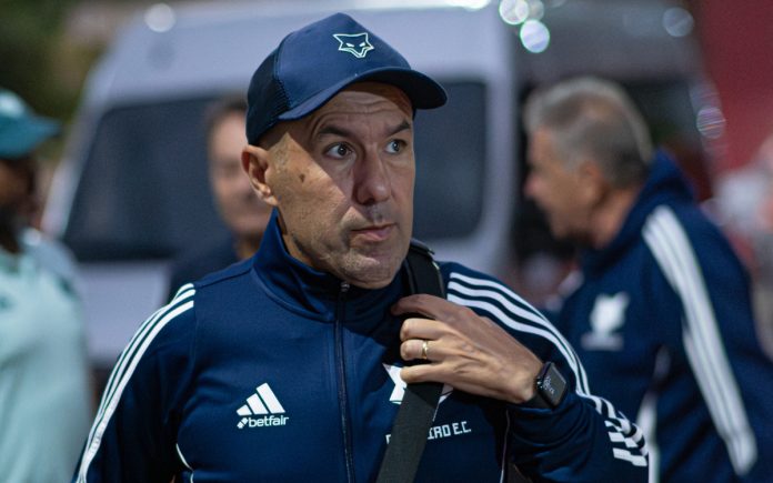 Ao lado do elenco, Leonardo Jardim entrou de férias no Cruzeiro