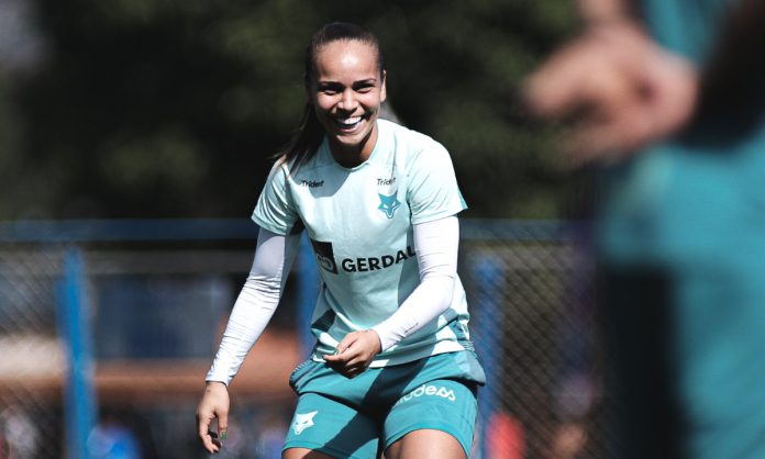 Letícia é a artilheira do Cruzeiro no Brasileirão Feminino, com 5 gols