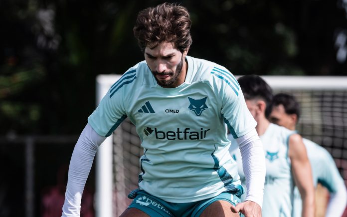 Lucas Silva, meio-campista do Cruzeiro
