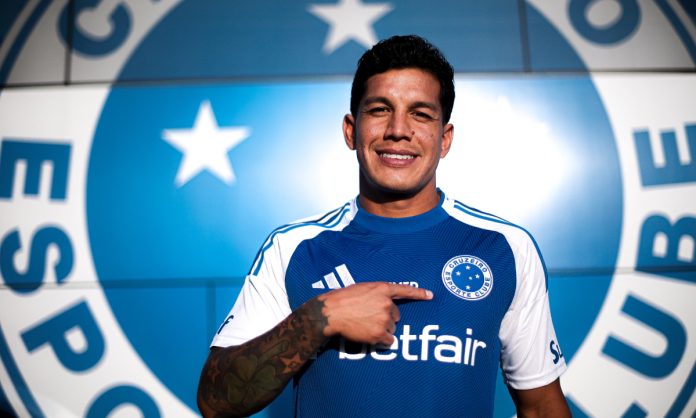 Lucas Romero renovou contrato com o Cruzeiro até dezembro de 2027