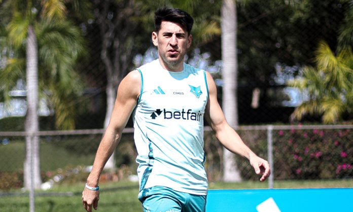lucasvillalbatreinocruzeiro Lucas Villalba, zagueiro do Cruzeiro, na Toca da Raposa II