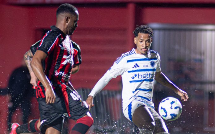 Matheus Pereira, do Cruzeiro, em lance de jogo contra o Vitória Matheus Pereira, do Cruzeiro, em lance de jogo contra o Vitória