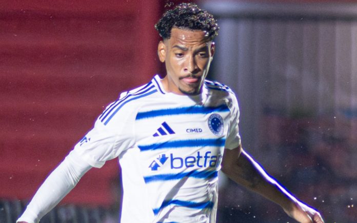Cruzeiro estreou nova camisa nesta quinta (12)